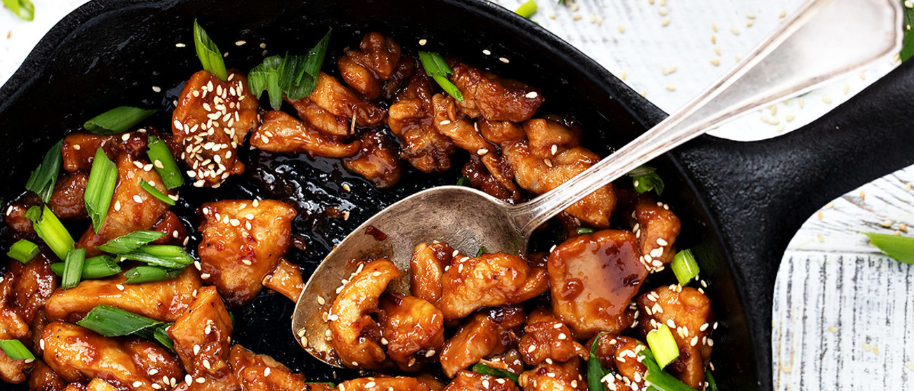 spicy chicken in cast iron pan